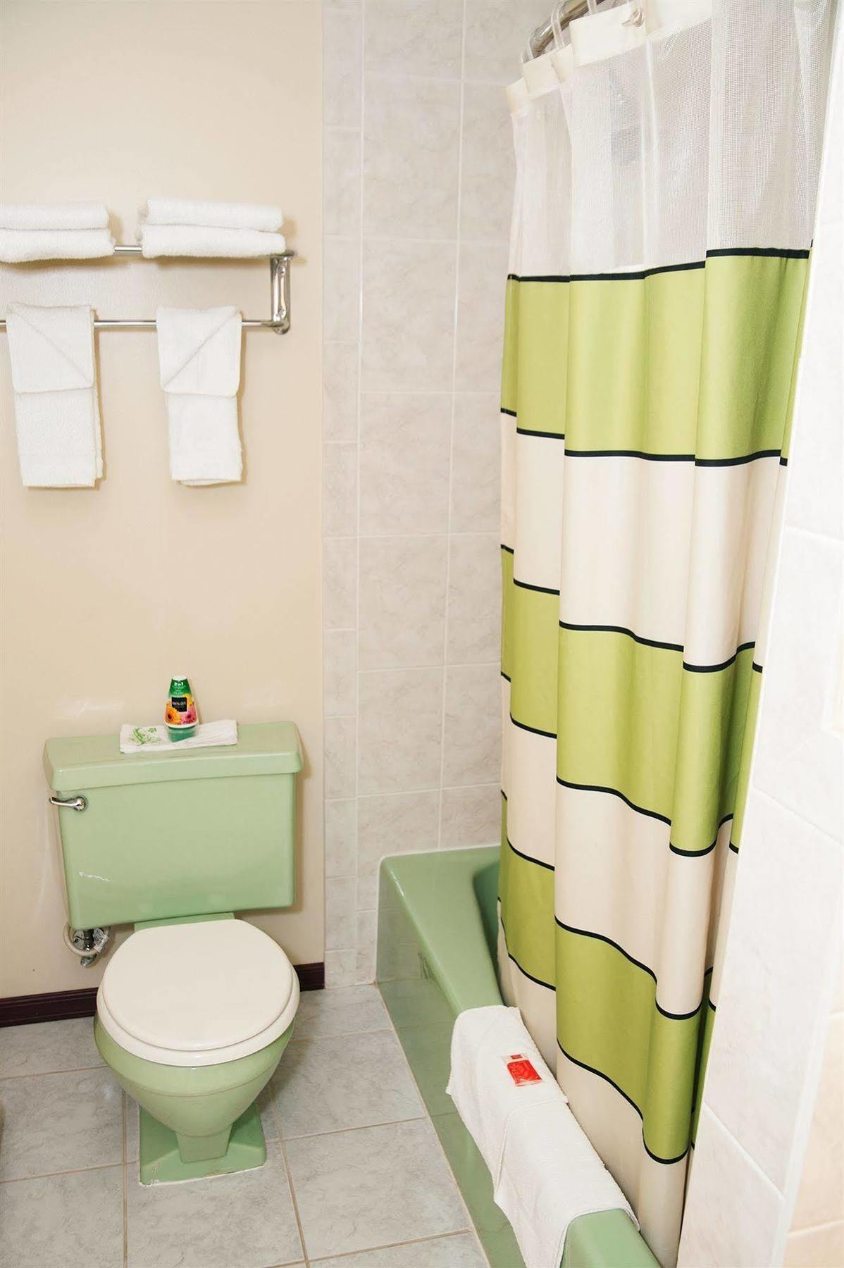 Red Carpet Inn And Suites Plymouth Dış mekan fotoğraf