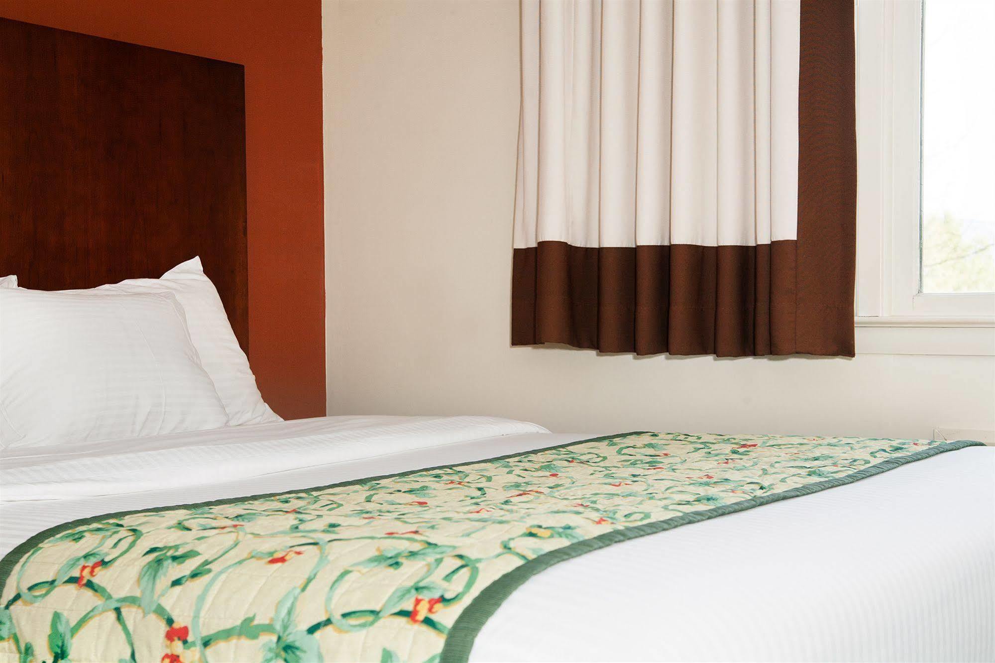 Red Carpet Inn And Suites Plymouth Dış mekan fotoğraf