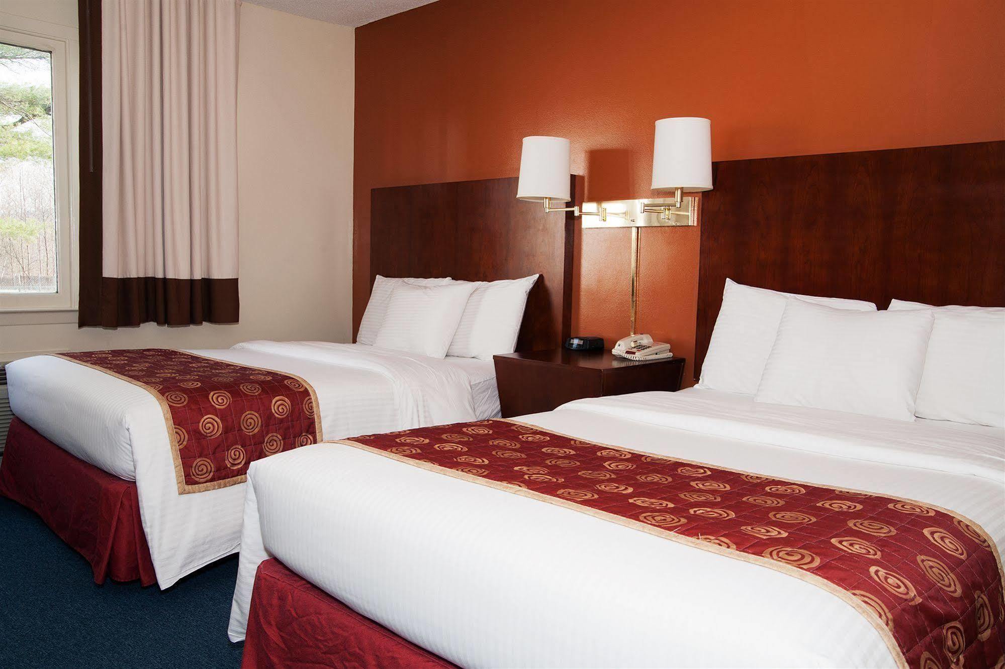 Red Carpet Inn And Suites Plymouth Dış mekan fotoğraf
