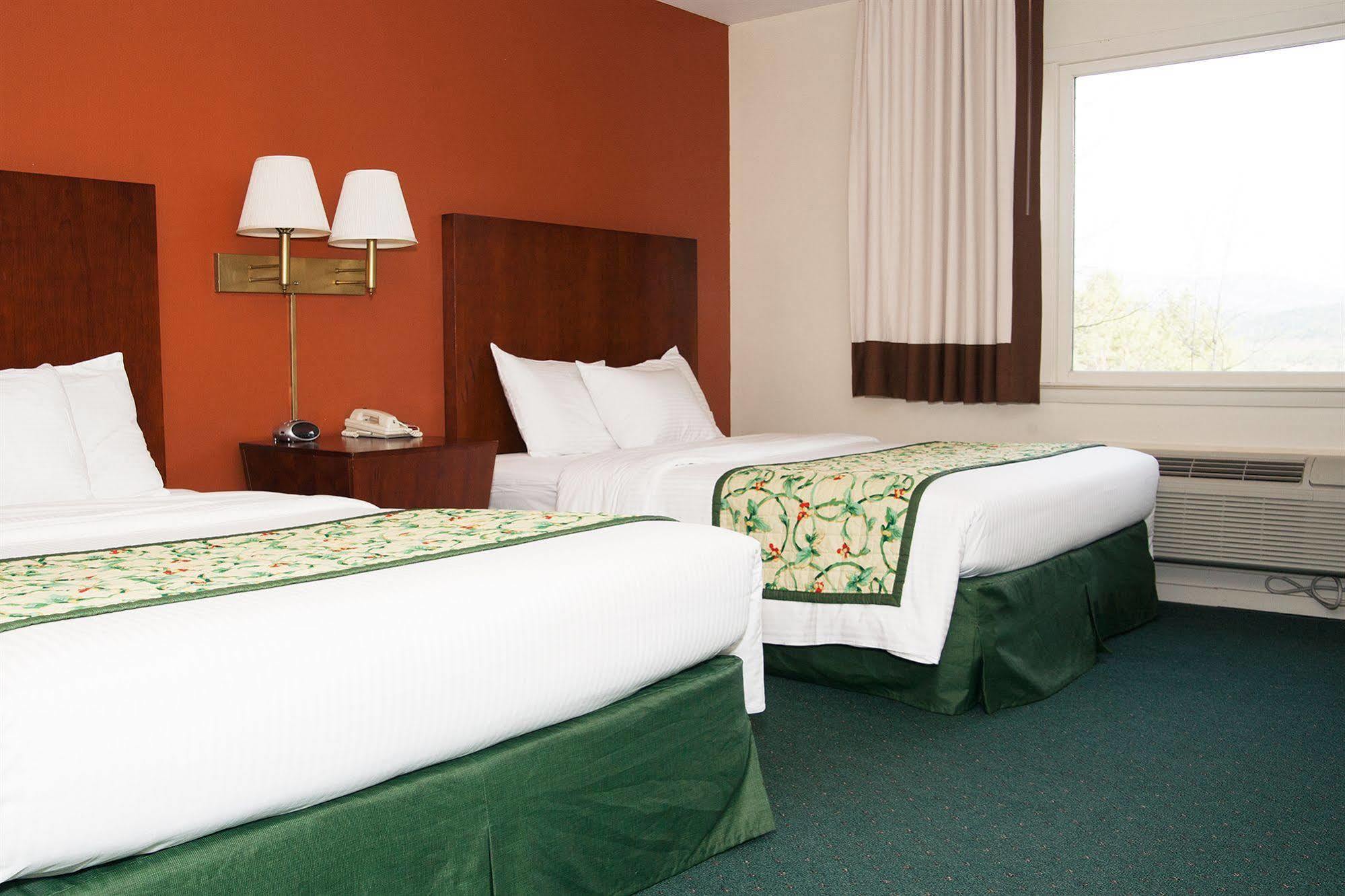 Red Carpet Inn And Suites Plymouth Dış mekan fotoğraf