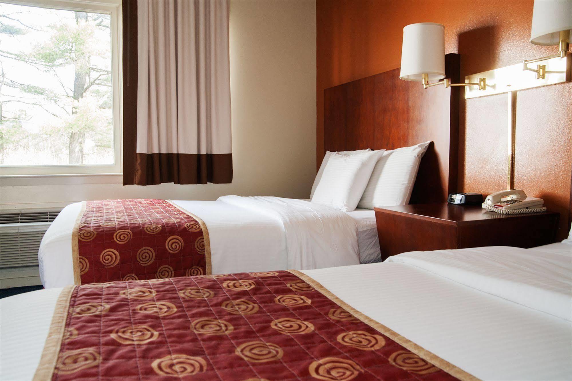 Red Carpet Inn And Suites Plymouth Dış mekan fotoğraf