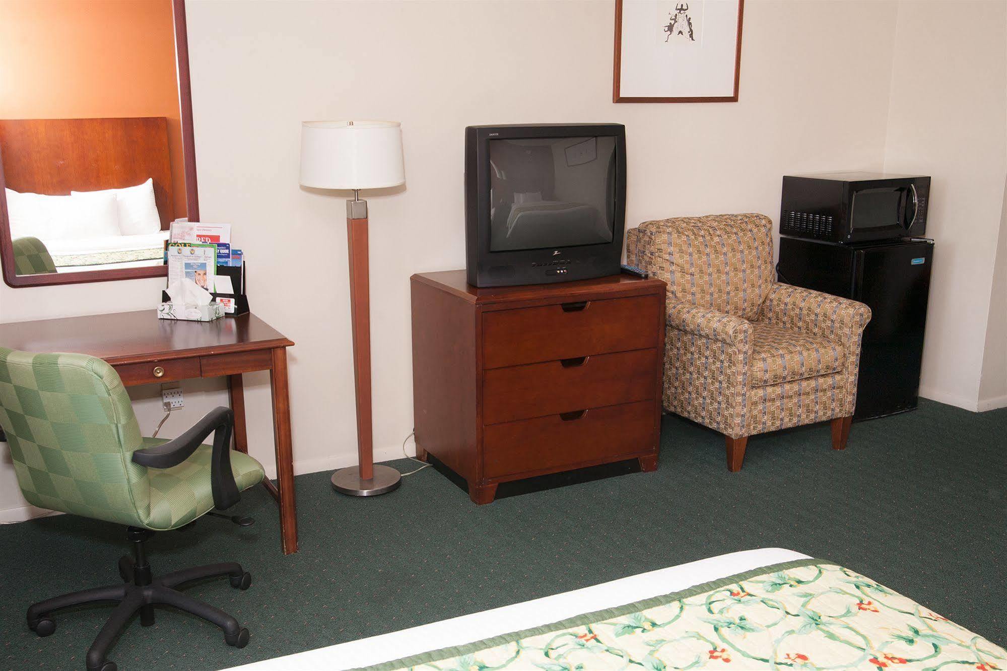 Red Carpet Inn And Suites Plymouth Dış mekan fotoğraf