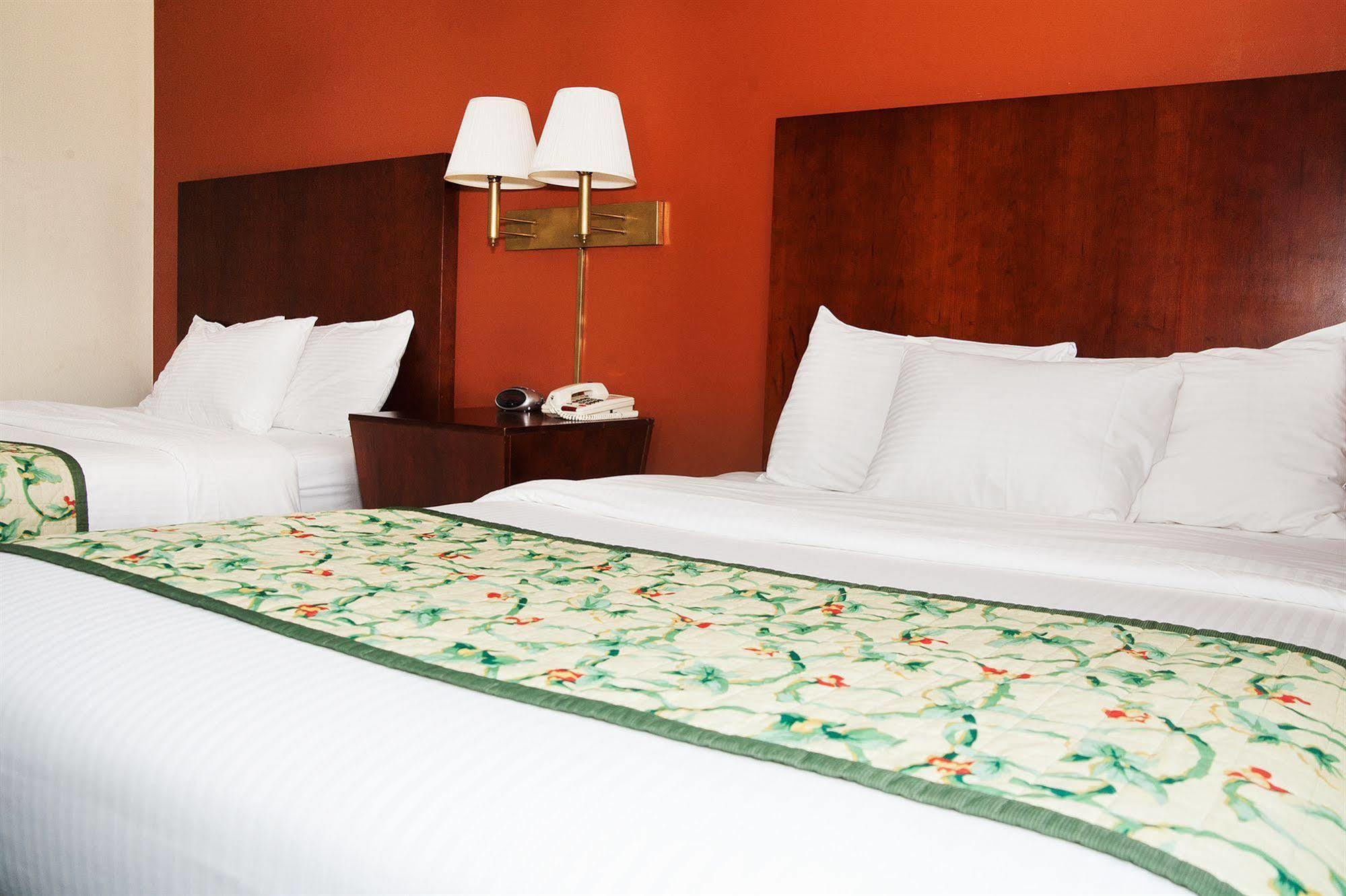 Red Carpet Inn And Suites Plymouth Dış mekan fotoğraf